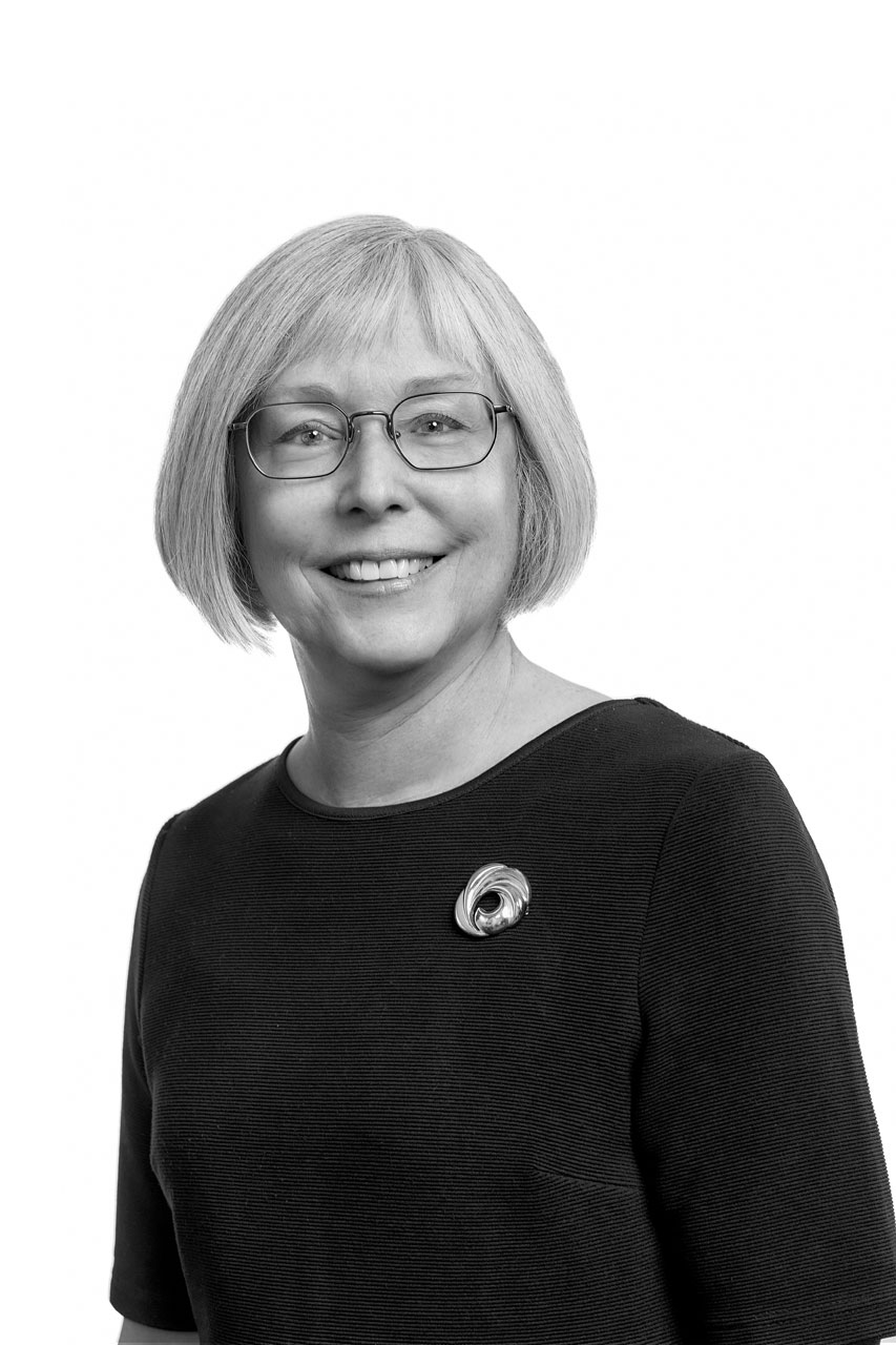 220916ML_Gail_Maderis_3132_BW_853x1280px